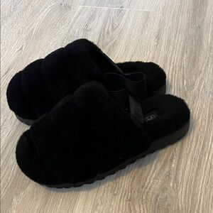 UGG Women's Super Fluff Black Slippers
